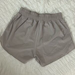 Lululemon hotty hot limited edition 4 inch size 4